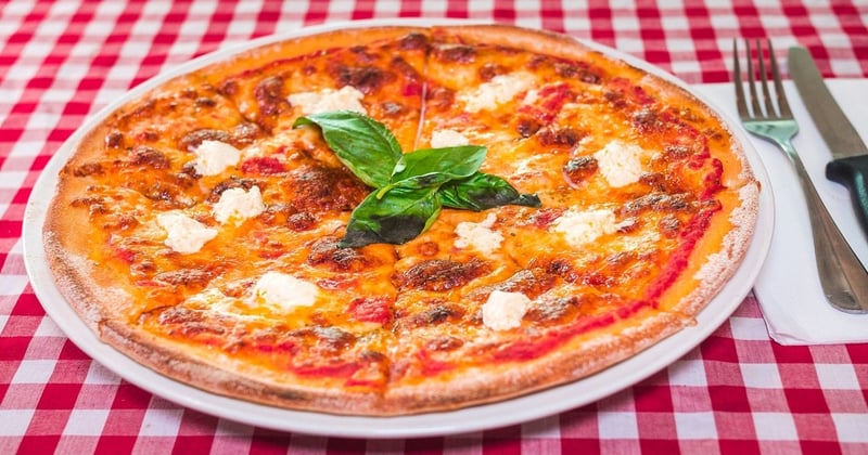 Lucky's Pizzeria cover