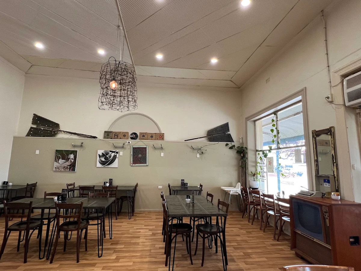 Vibe, Ye Olde Cafe Minlaton