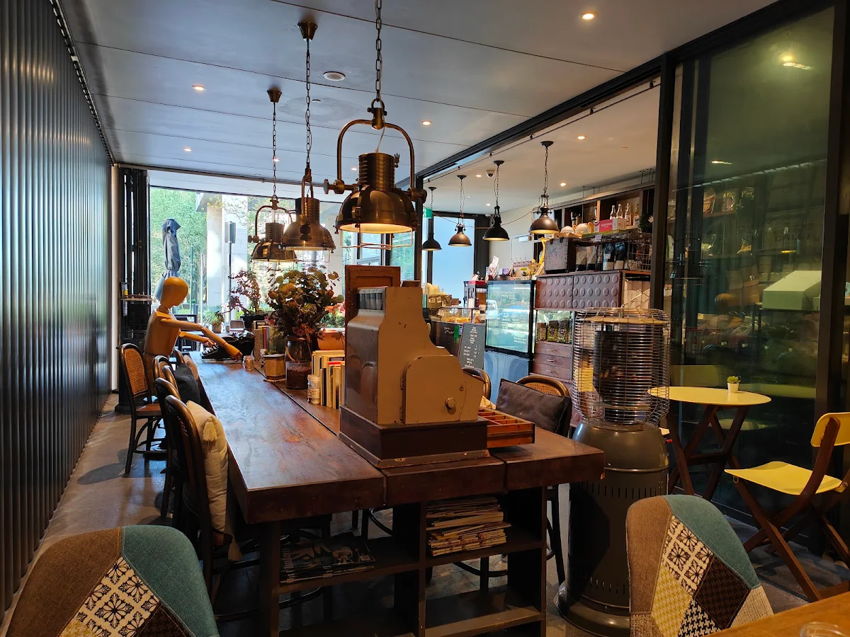 Vibe, Brews Brothers Coffee & Tea Co.