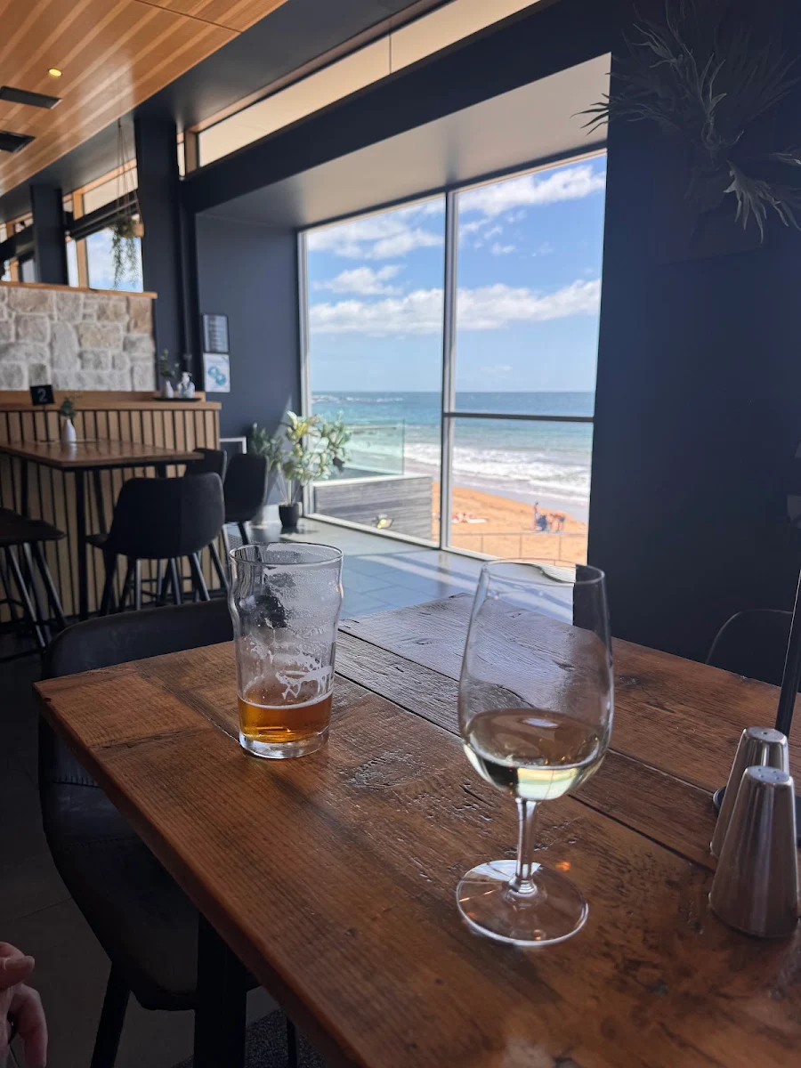 Vibe, Bayviews Restaurant & Lounge Bar