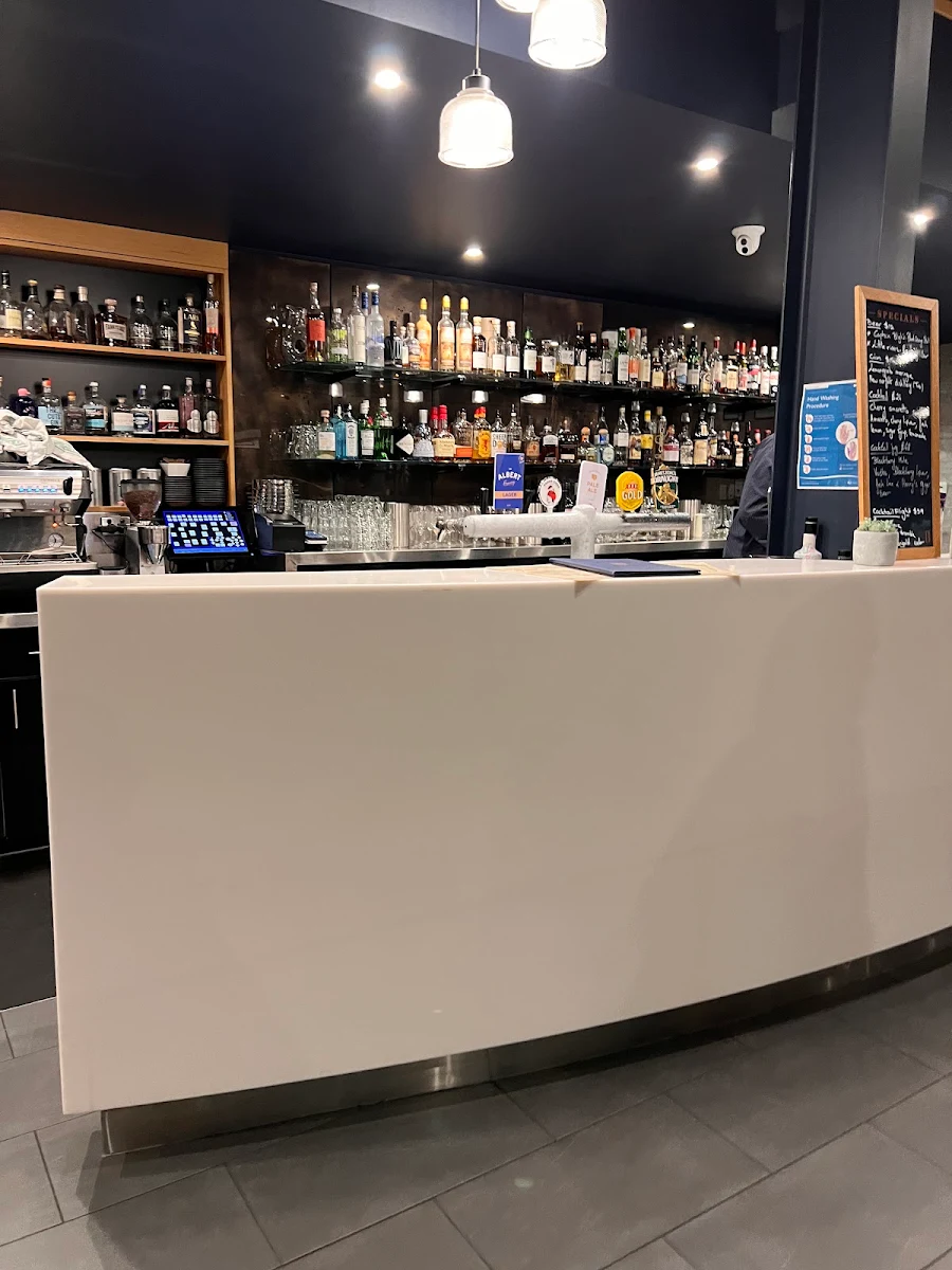 Vibe, Bayviews Restaurant & Lounge Bar