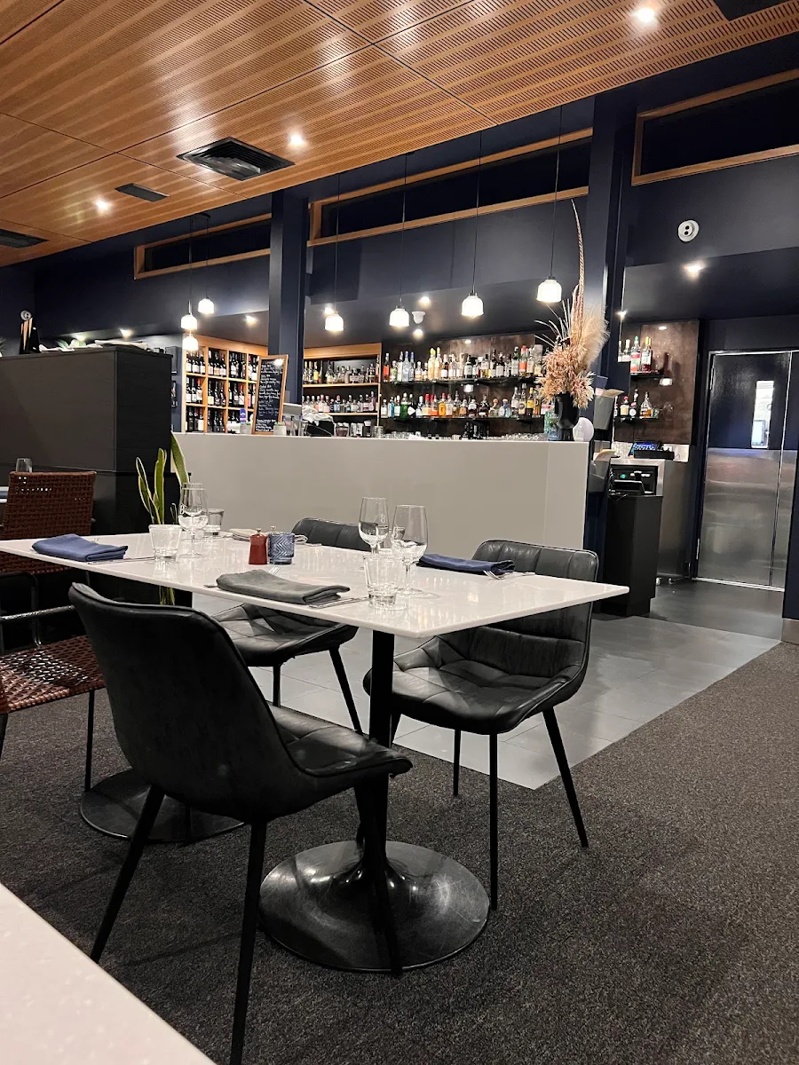 Vibe, Bayviews Restaurant & Lounge Bar