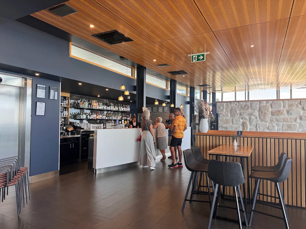 Vibe, Bayviews Restaurant & Lounge Bar