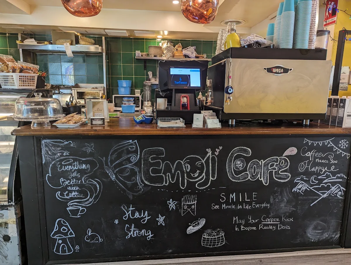 Vibe, Emoji Cafe