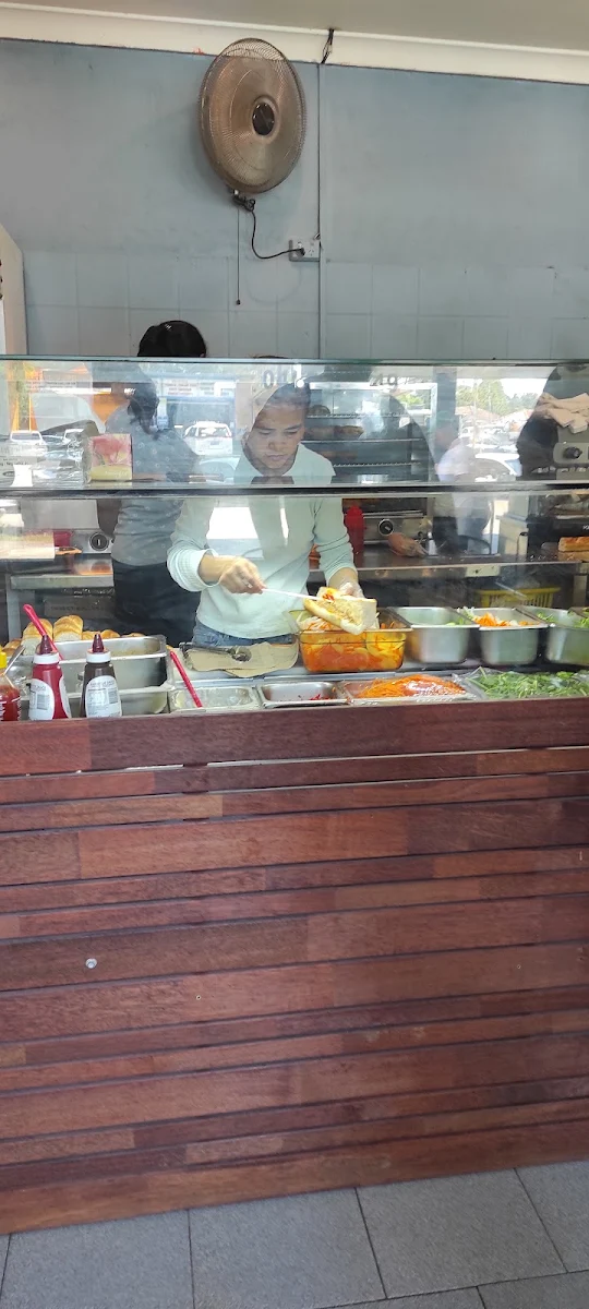 Vibe, Le'ss bakery