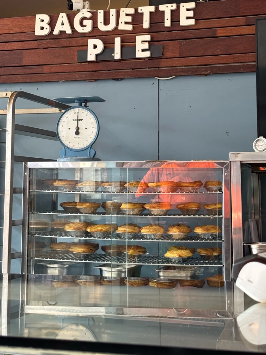 Vibe, Le'ss bakery