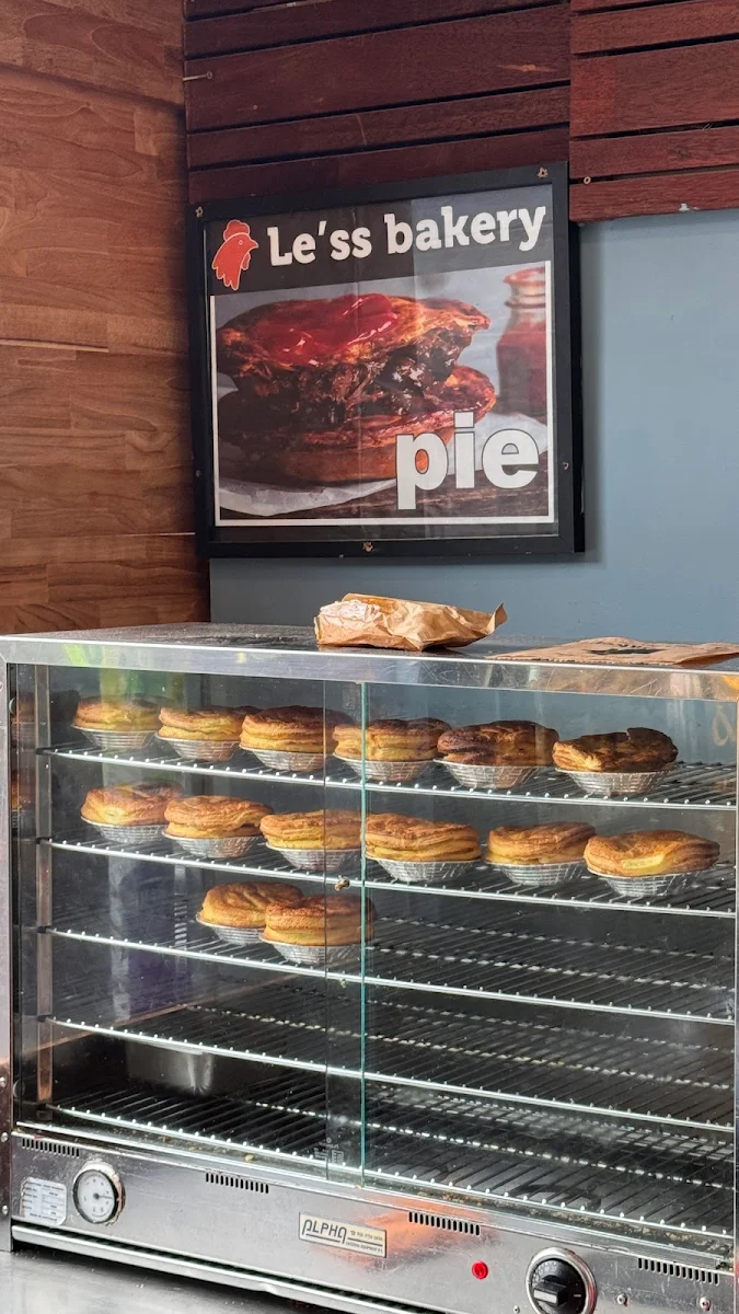 Vibe, Le'ss bakery