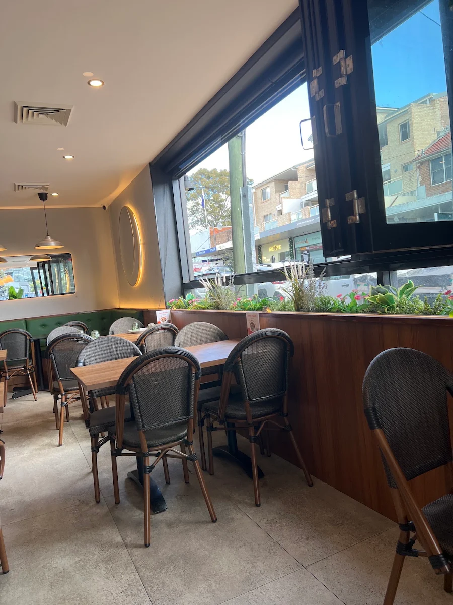 Vibe, GR8 Thai Revesby