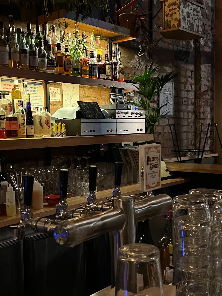 Vibe, Chronicles Bar