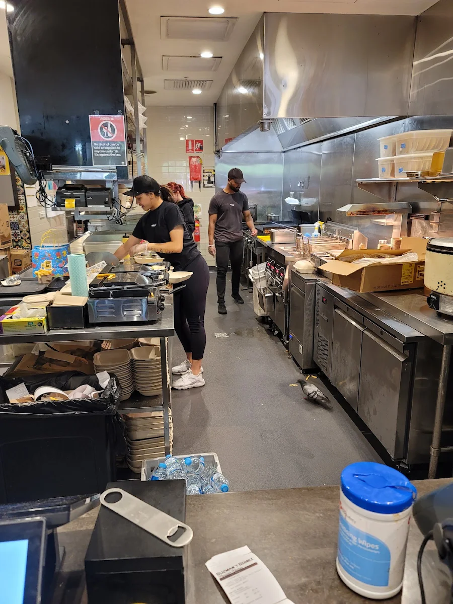 Vibe, Guzman y Gomez - MacArthur Square