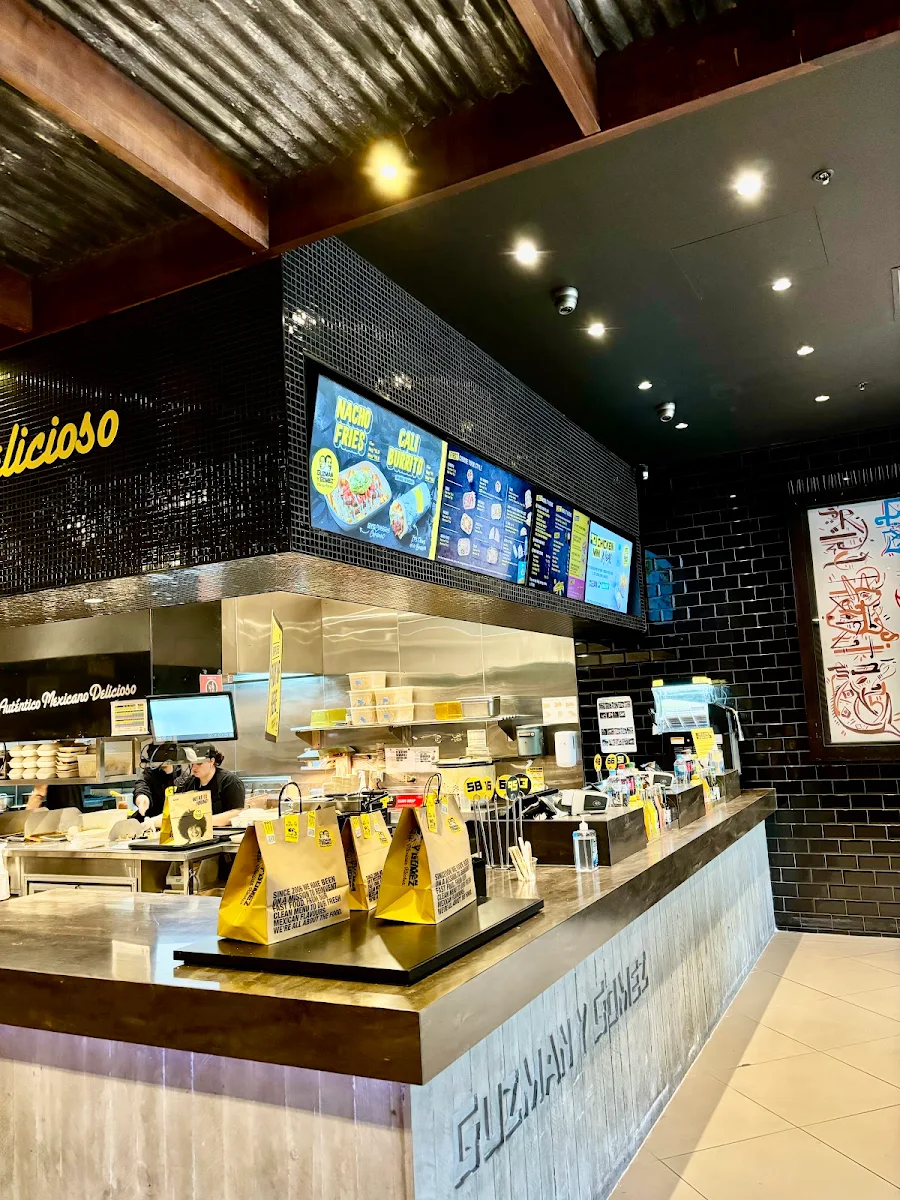 Vibe, Guzman y Gomez - MacArthur Square