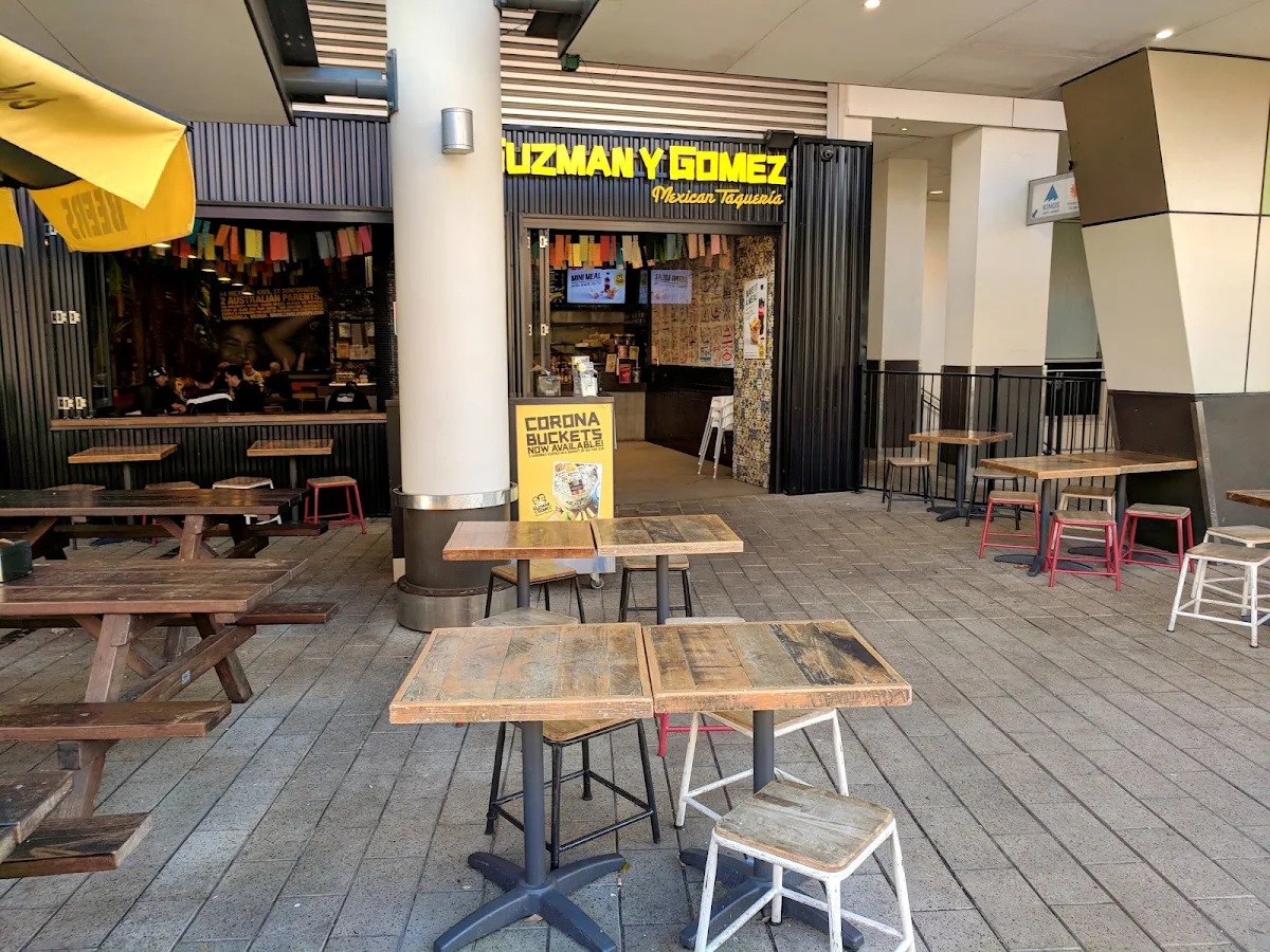 Vibe, Guzman y Gomez - MacArthur Square