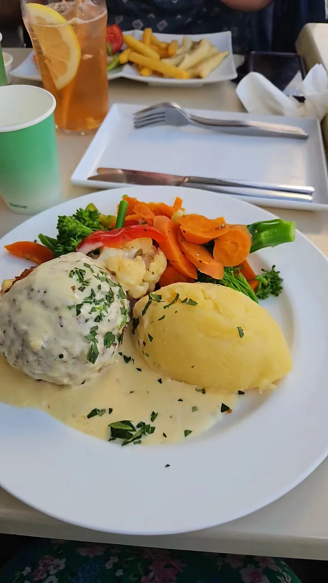 Food & drink, Augusta Hotel