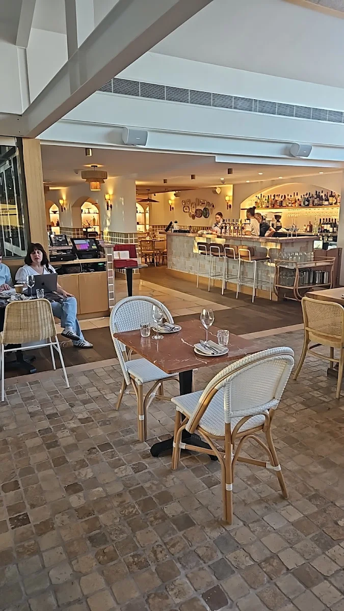 Vibe, Budgewoi Hotel
