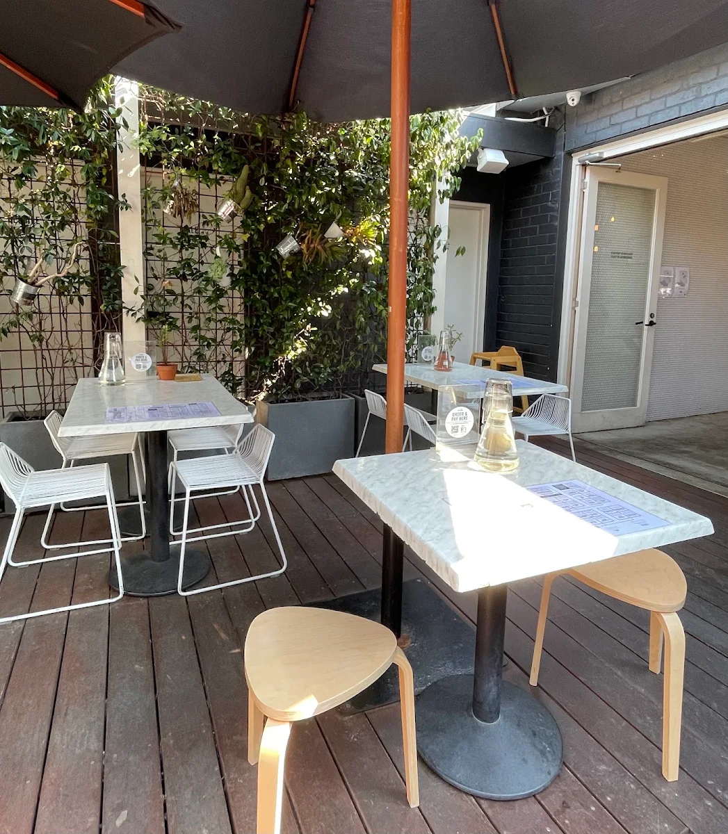 Vibe, Serotonin Eatery
