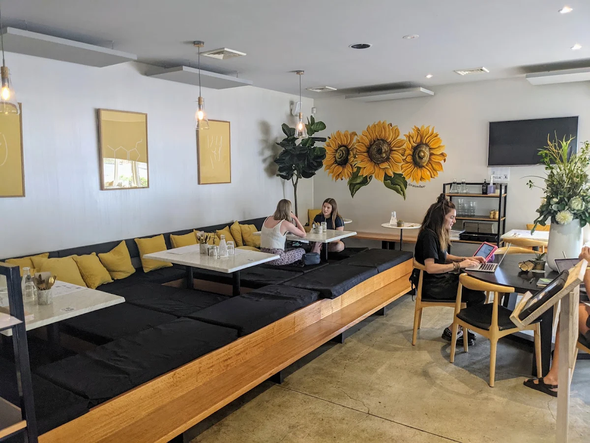 Vibe, Serotonin Eatery