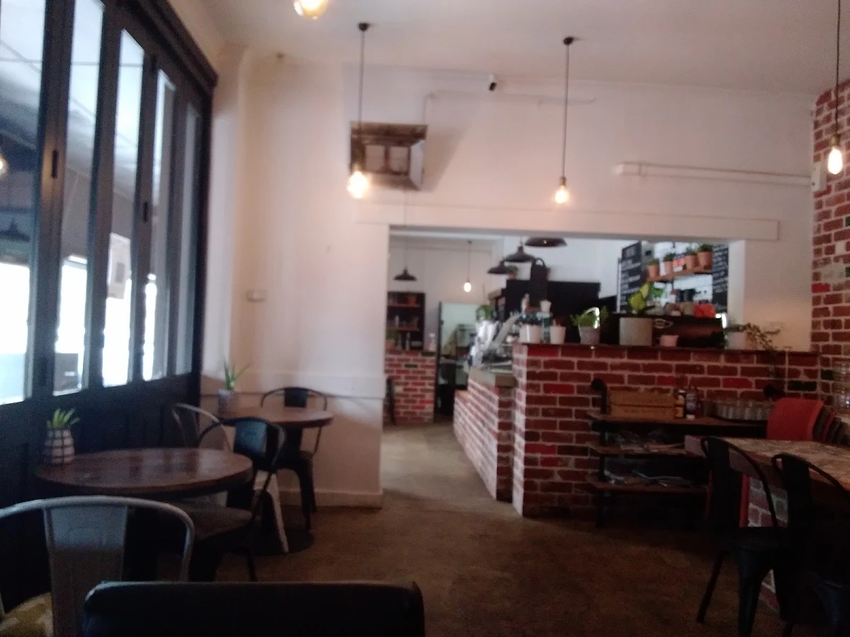 Vibe, Kinky Lizard Cafe on Mews