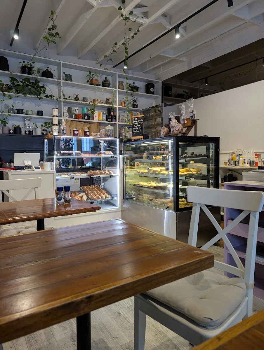Vibe, Lavender Cafe & Bakery