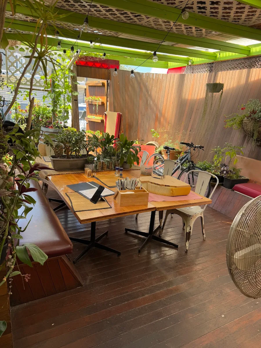 Vibe, Lavender Cafe & Bakery