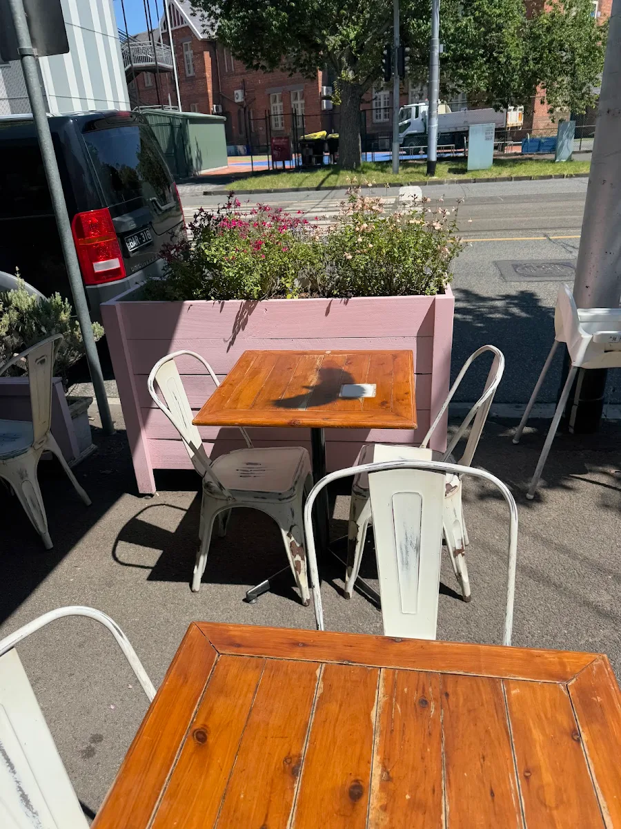 Vibe, Lavender Cafe & Bakery