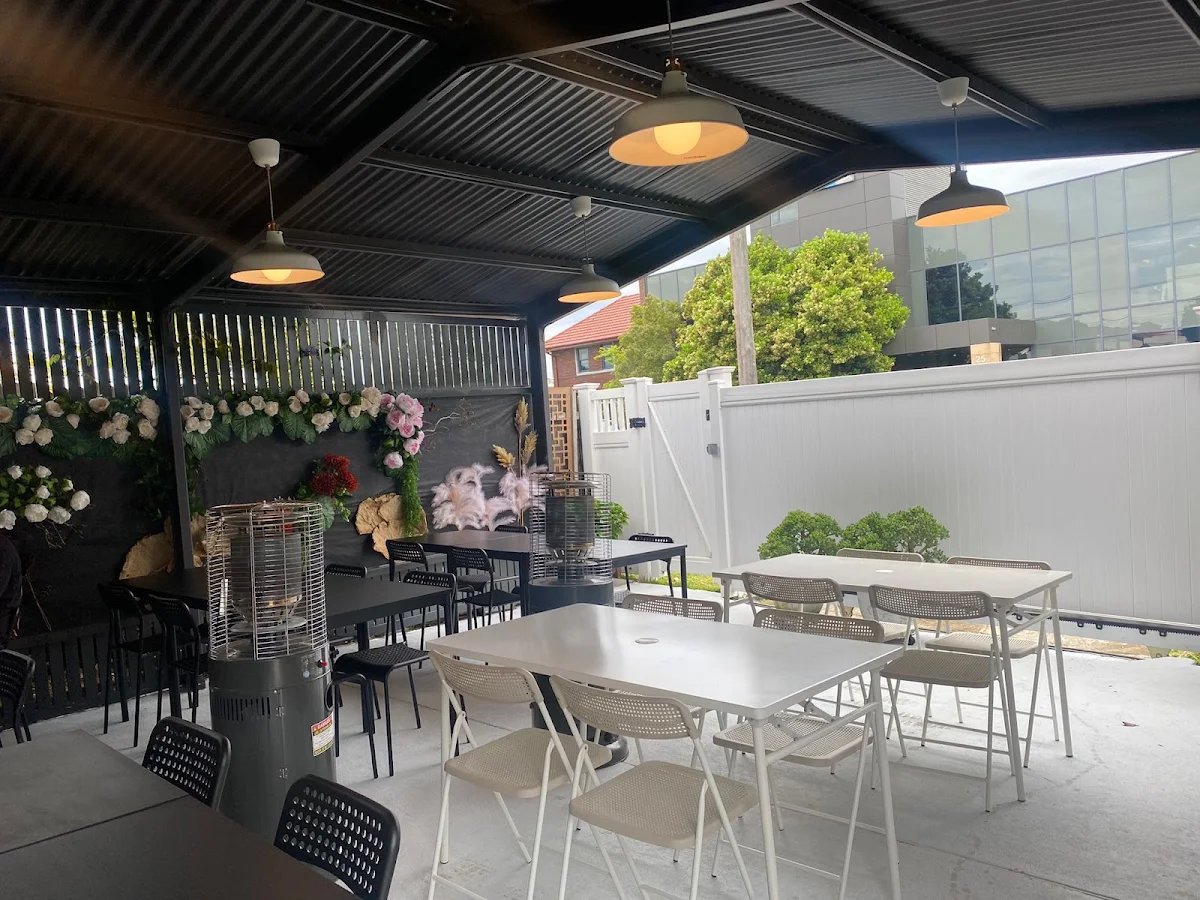 Vibe, Hippo Noodle House