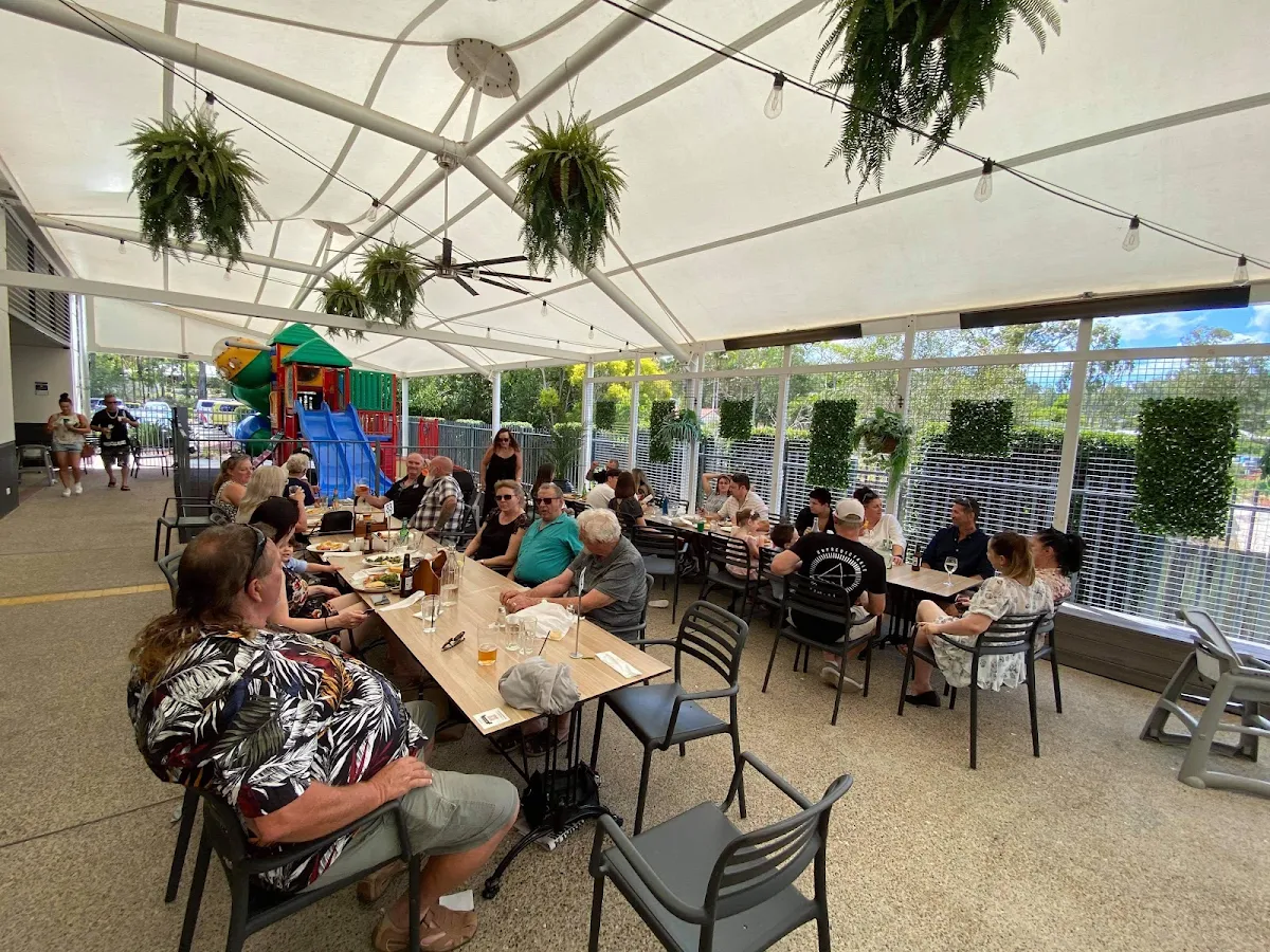 Vibe, Windaroo Tavern