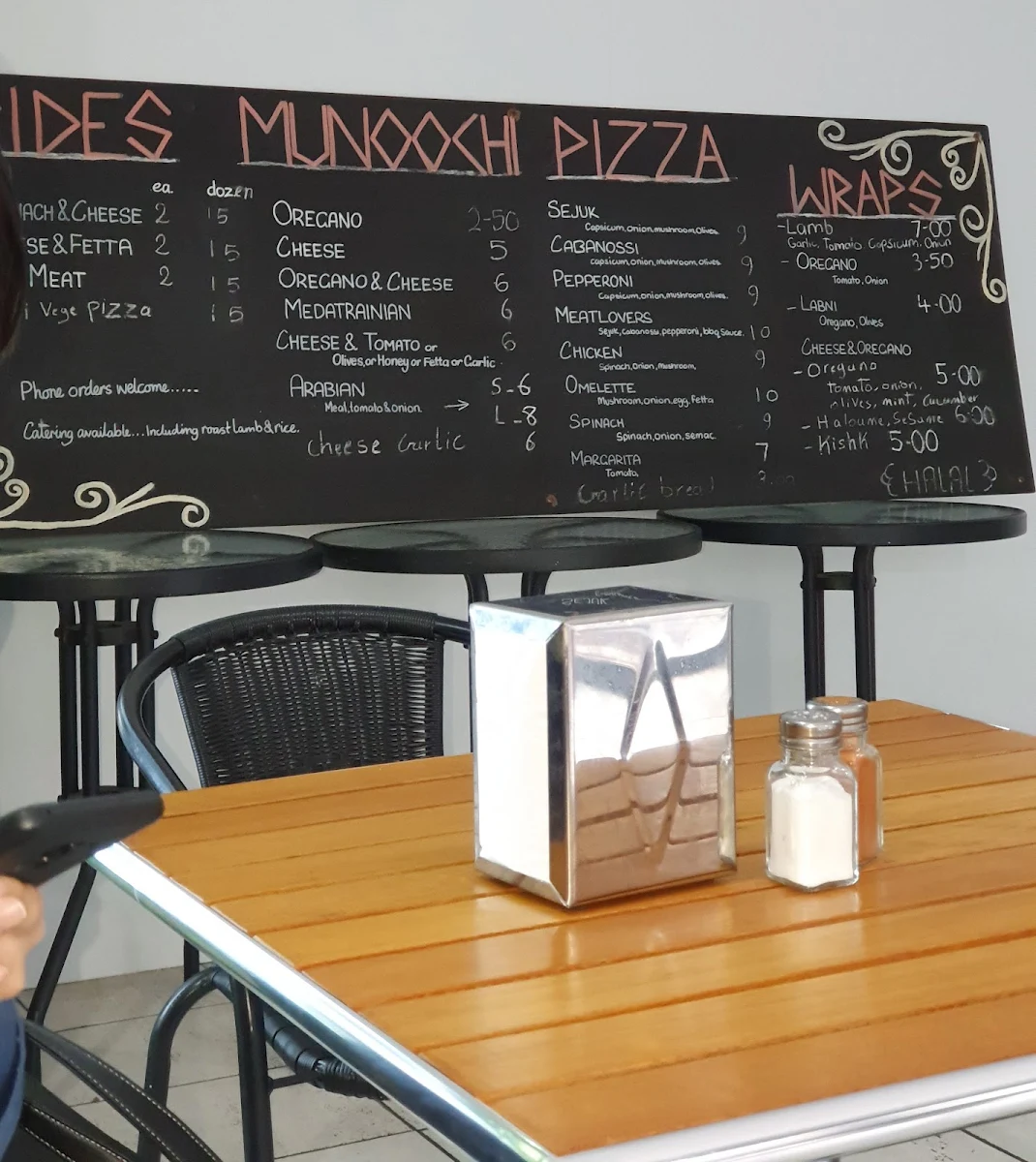 Menu, Munoochi Pizzeria