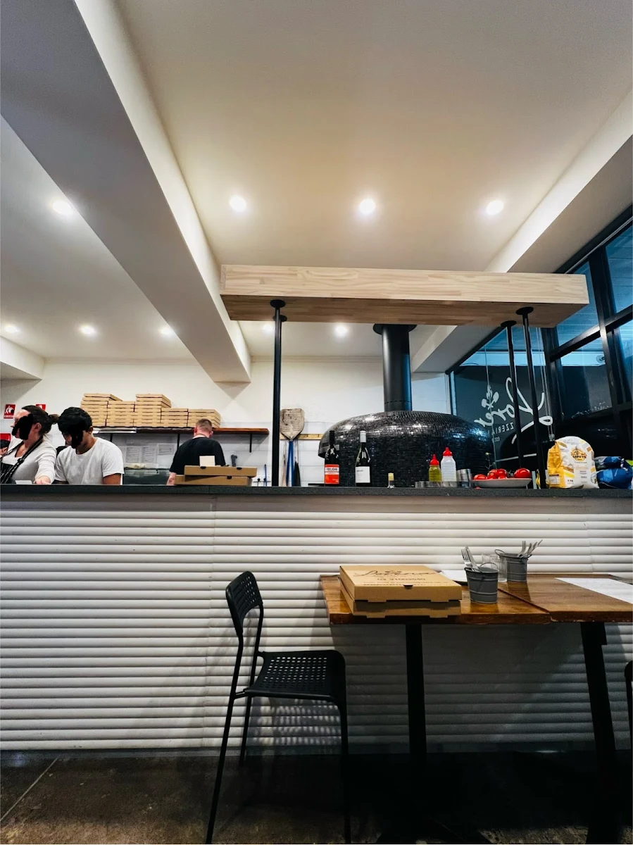 Vibe, Lorena Pizzeria Locale