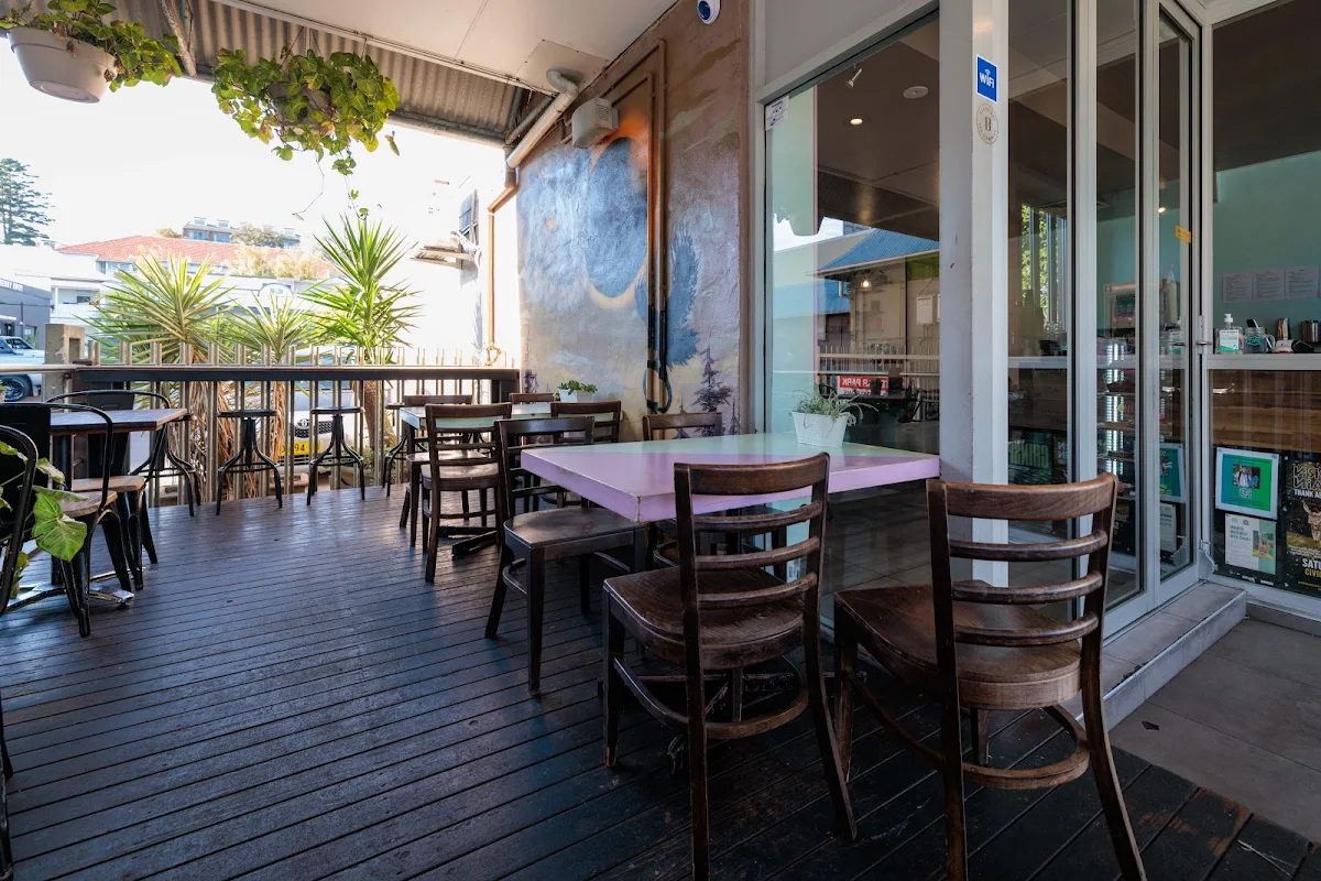 Vibe, Sanctum Cafe