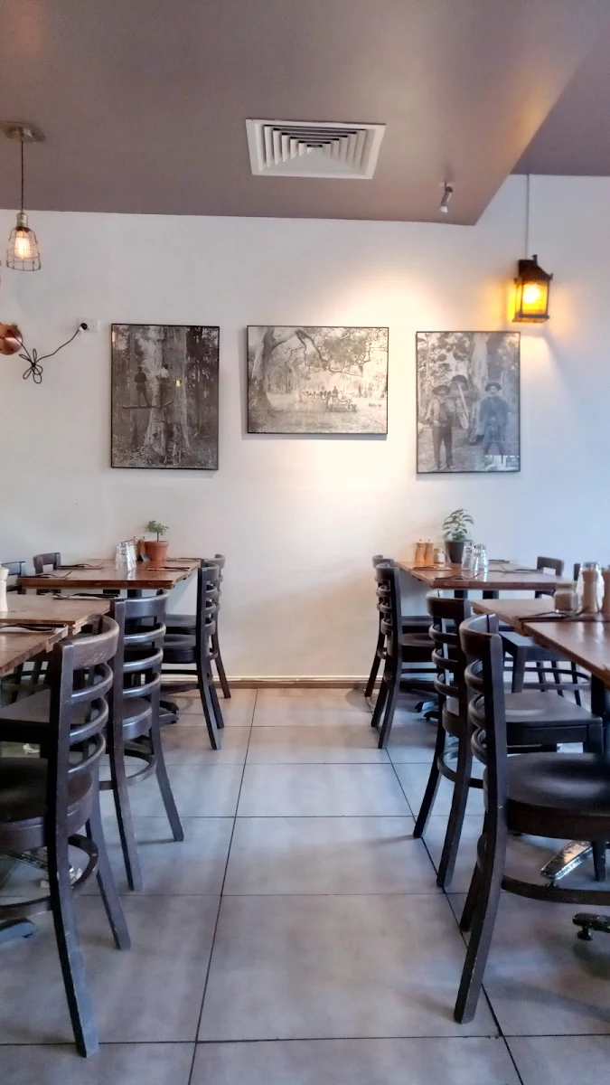Vibe, Sanctum Cafe