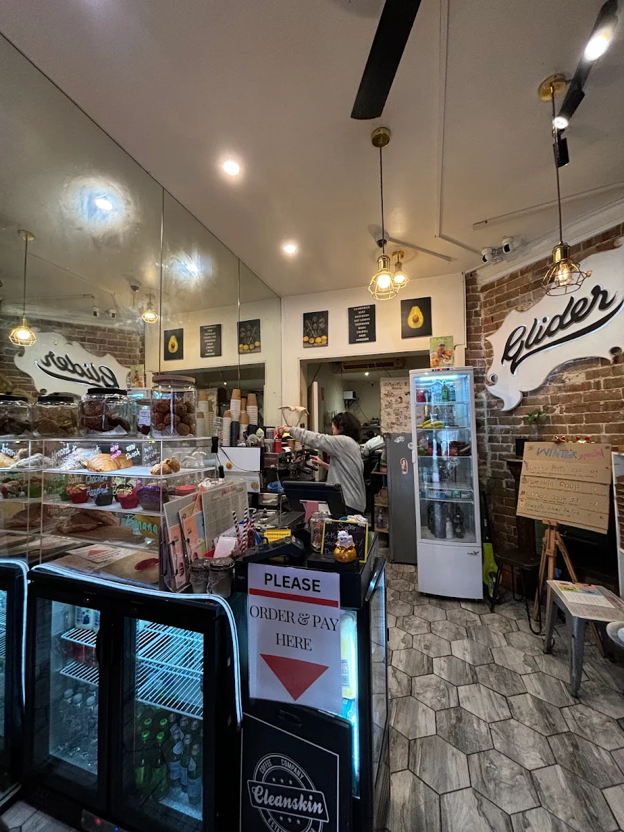 Vibe, Glider Cafe