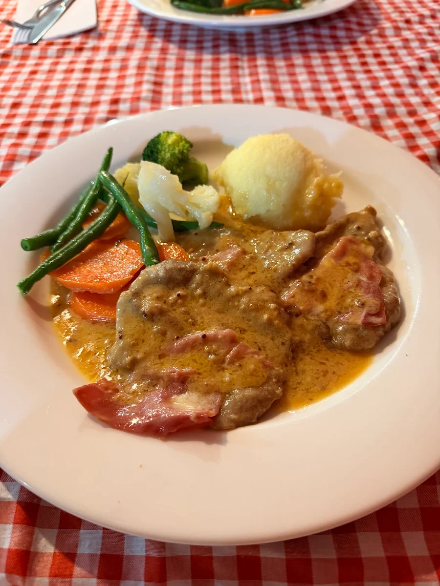 Food & drink, La Costa Restaurant