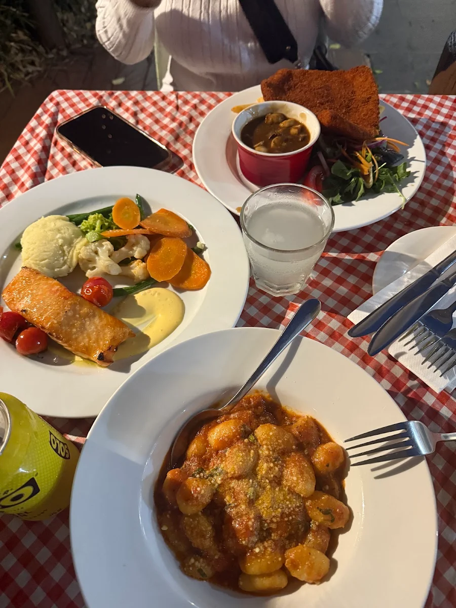 Food & drink, La Costa Restaurant