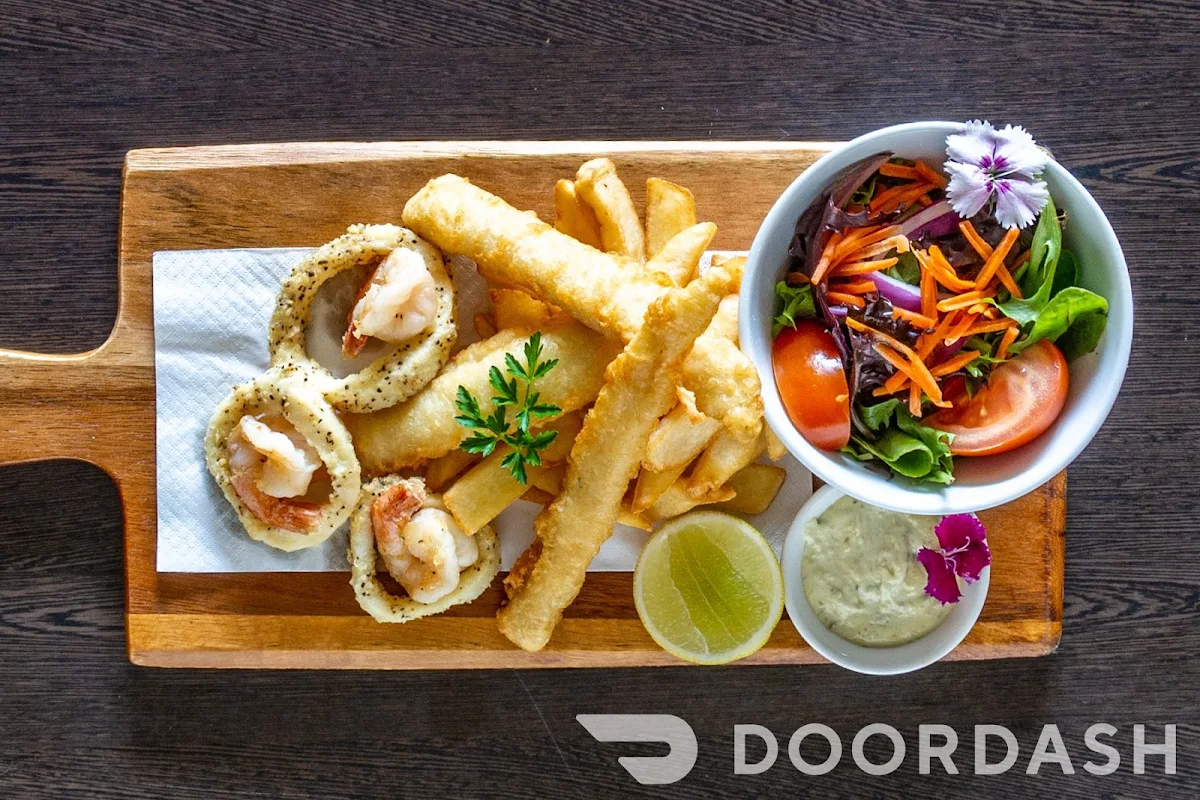 Food & drink, La Costa Restaurant