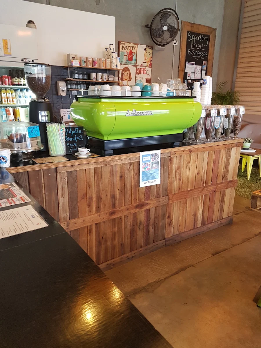 Vibe, Café Palat
