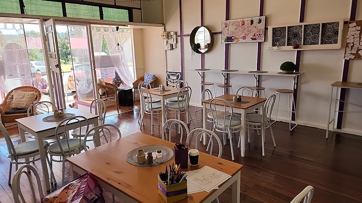 Vibe, Emma’s Coffee shop