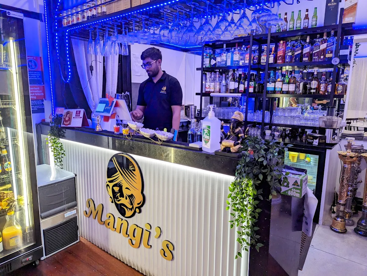 Vibe, Mangi's Kitchen & Bar