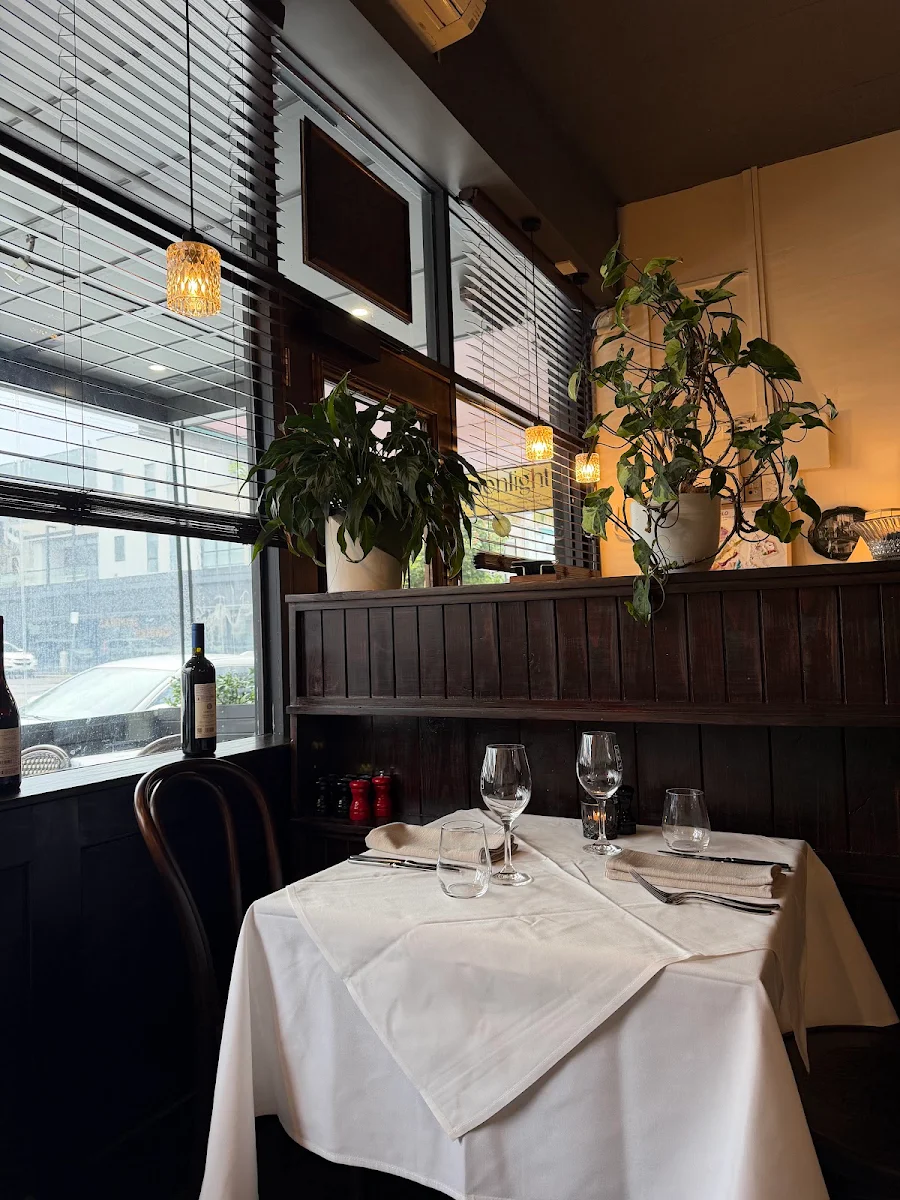 Vibe, TÁVOLA Restaurant