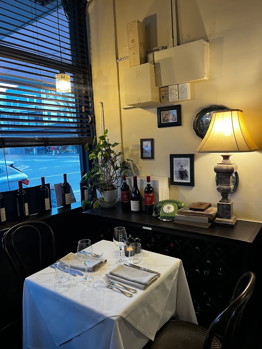 Vibe, TÁVOLA Restaurant