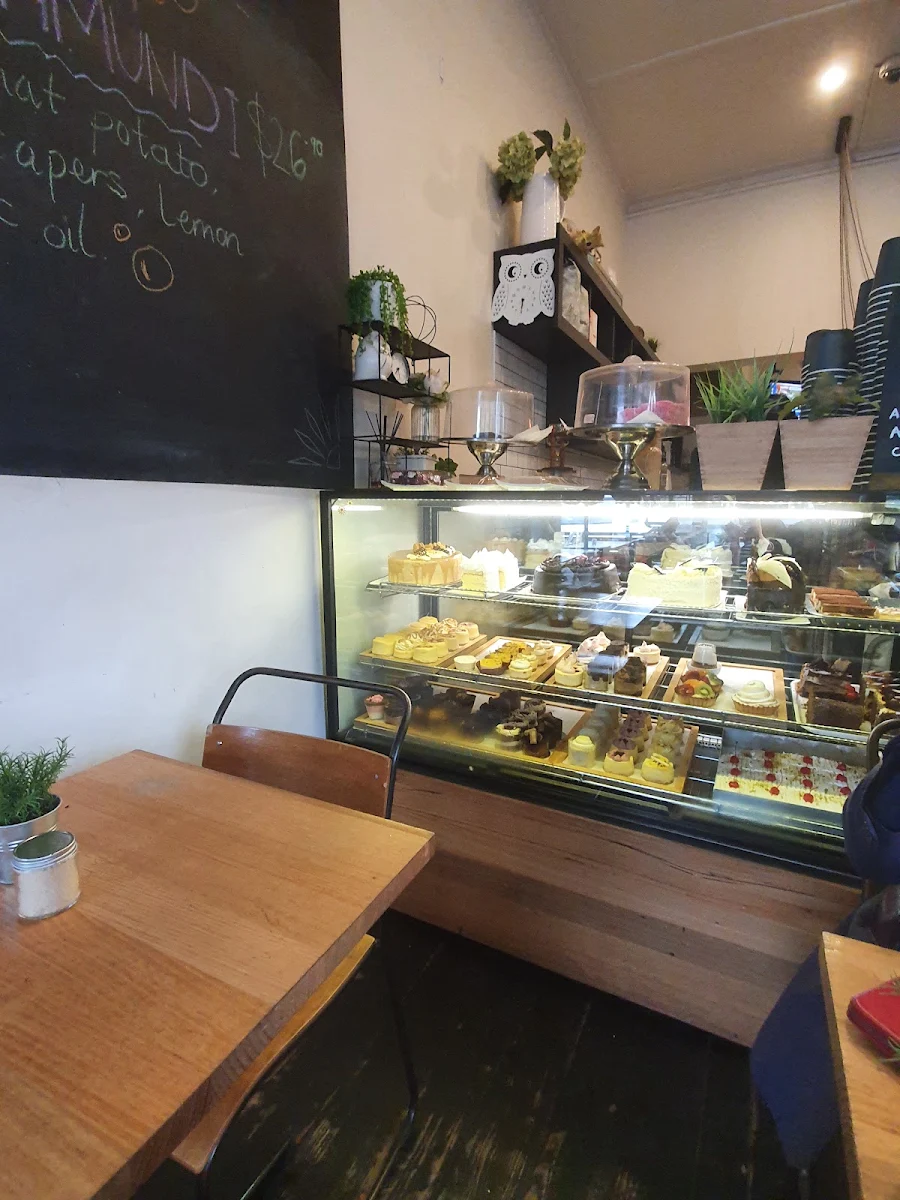 Vibe, Hug a Mug Cafe