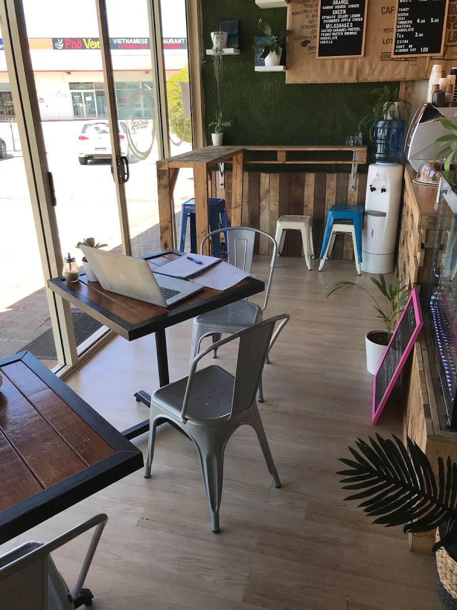 Vibe, Neet's & D Cafe