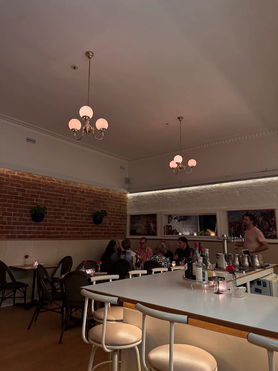 Vibe, La Perla Bar and Restaurant