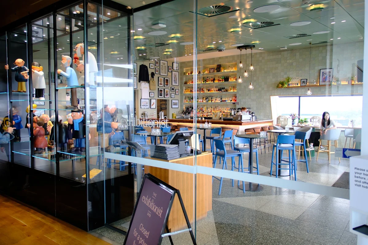 Vibe, The Exhibitionist Bar