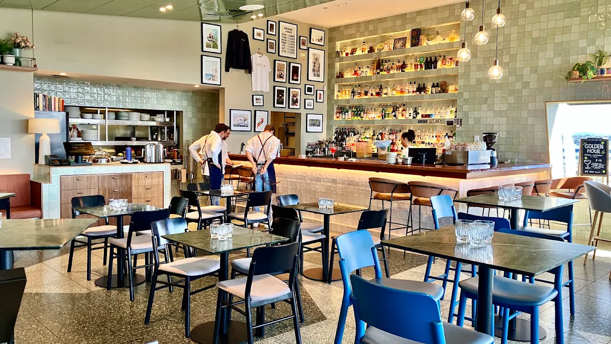Vibe, The Exhibitionist Bar