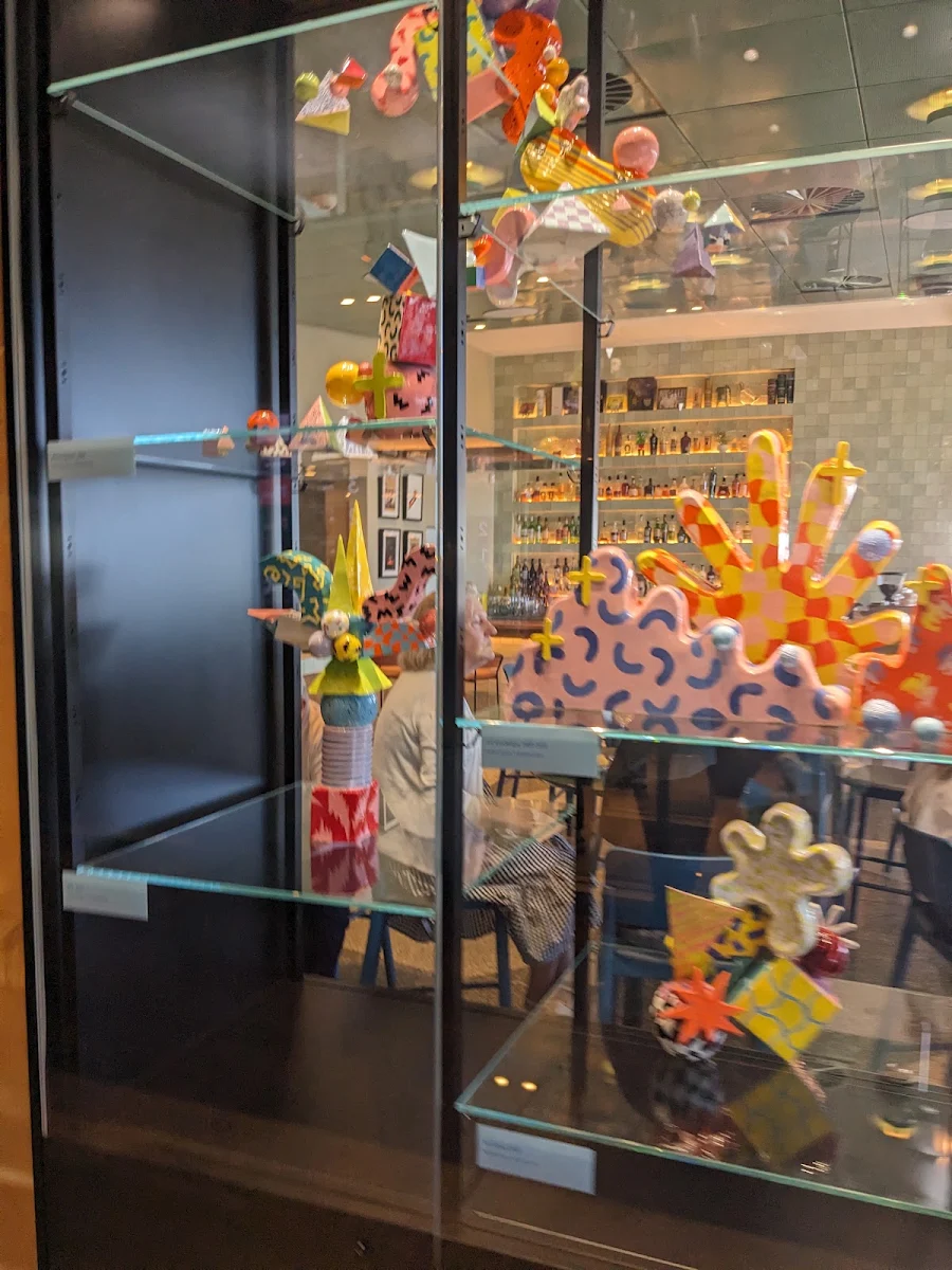 Vibe, The Exhibitionist Bar