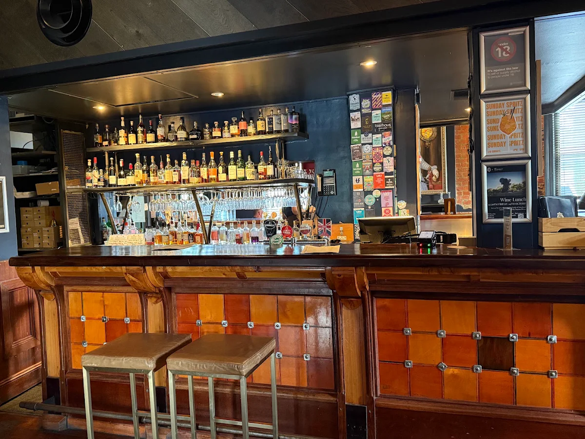 Vibe, Earl of Leicester Hotel
