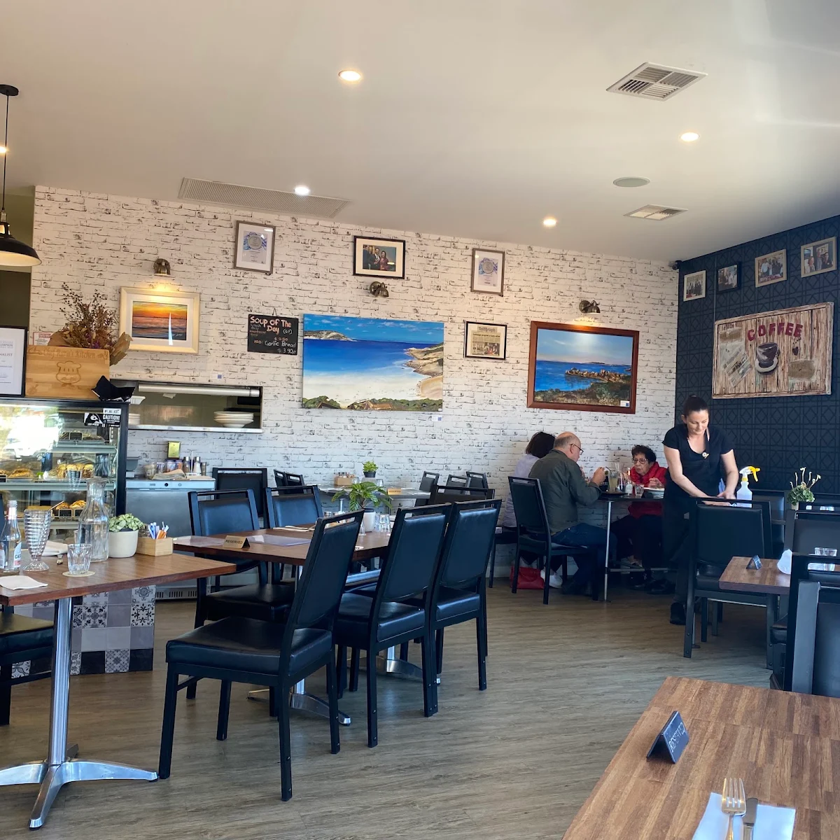 Vibe, Charthouse Cafe