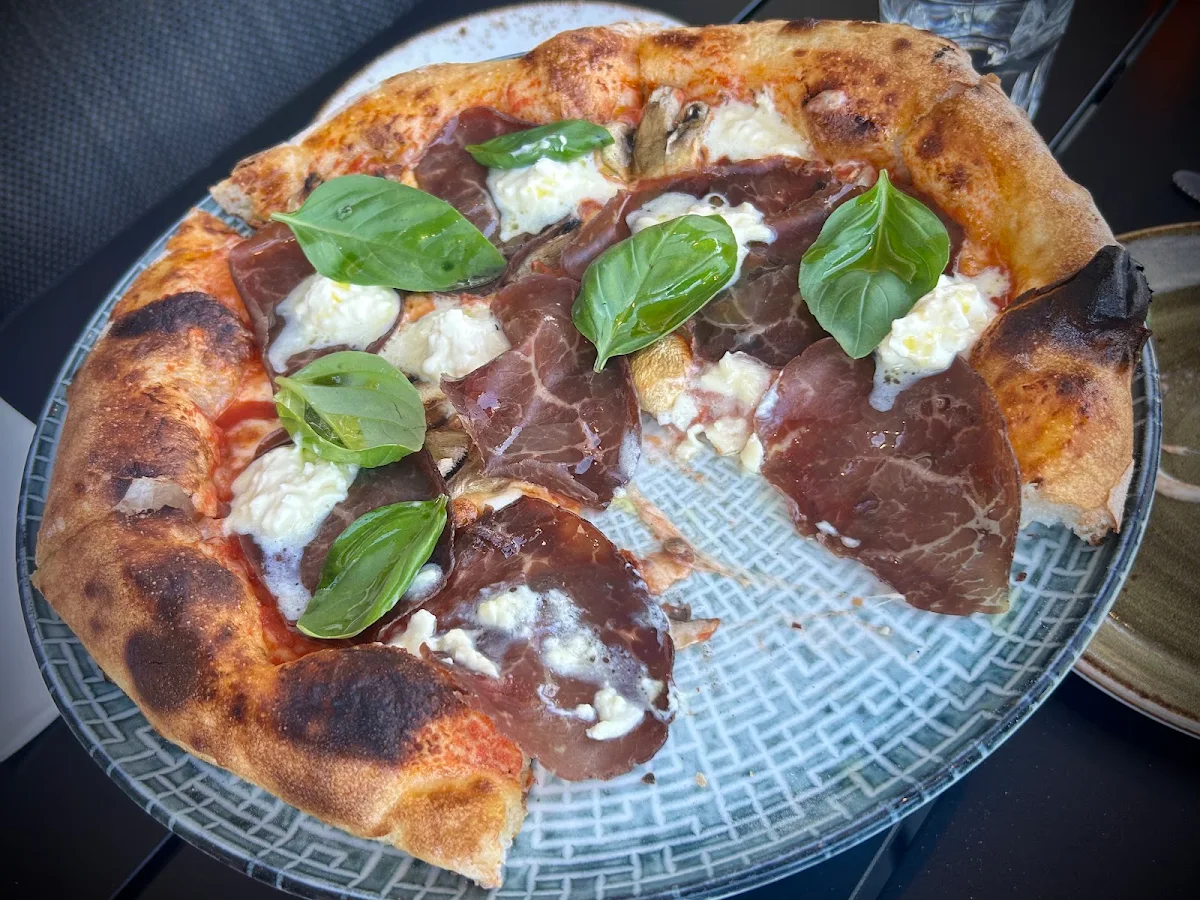 Food & drink, La Calabrese Pizzeria
