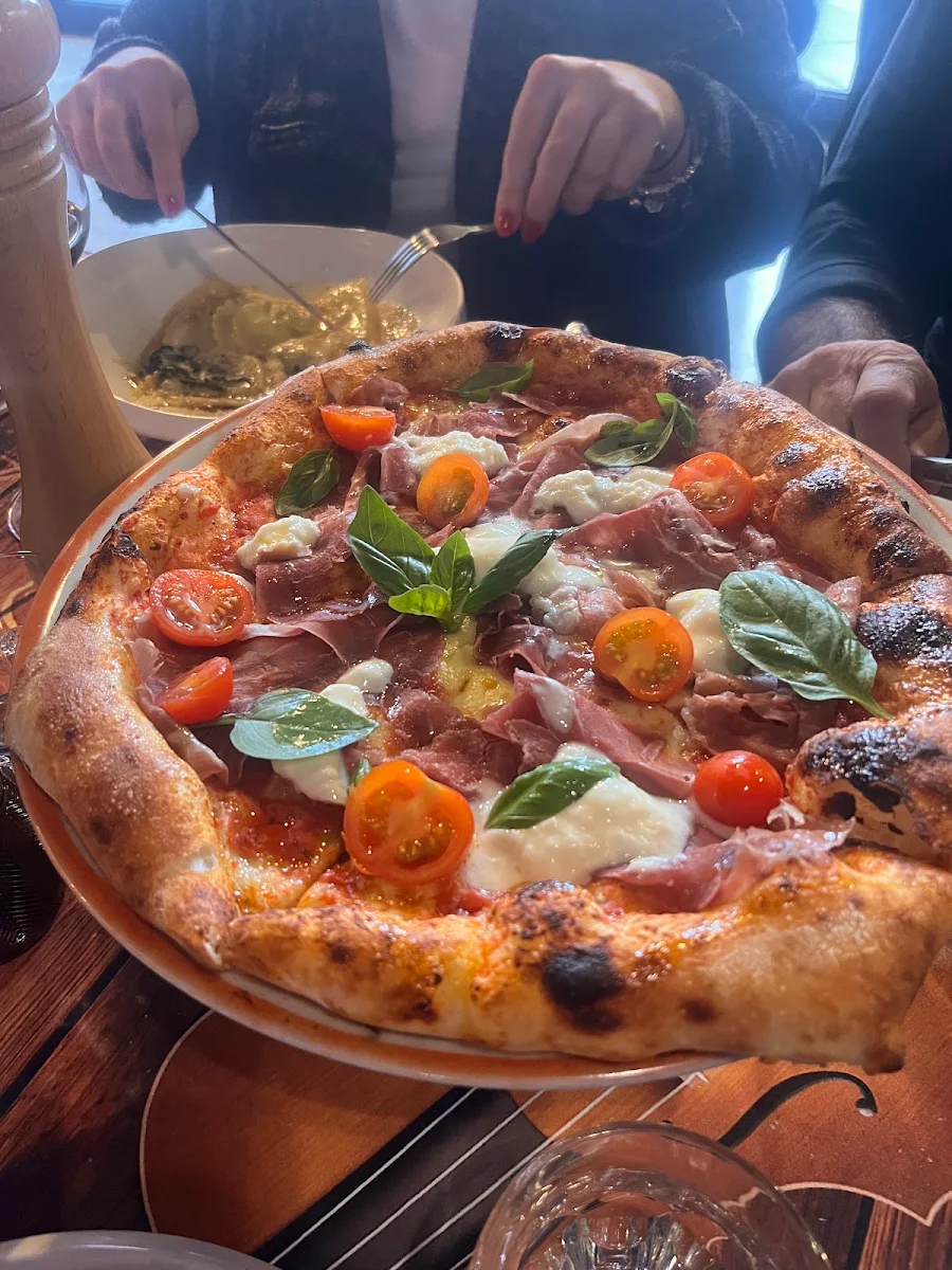 Food & drink, La Calabrese Pizzeria