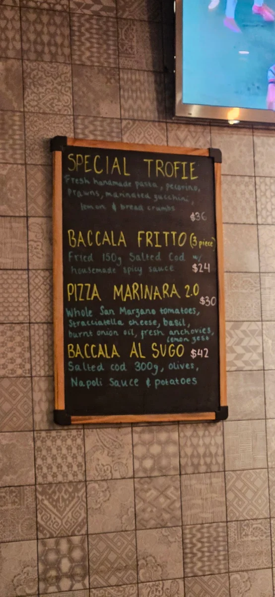 Menu, La Calabrese Pizzeria